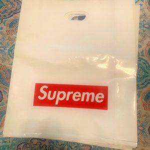 8 Large Supreme Bags